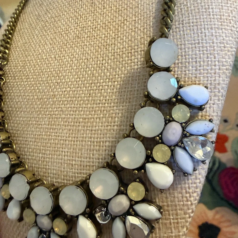 Elegant White and‎ Gold Statement Necklace